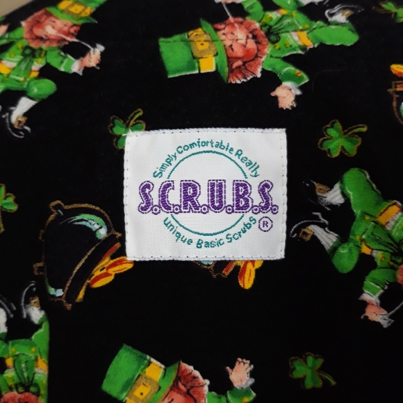 Leprechauns/Pot of Gold Scrub jacket - Picture 6 of 11